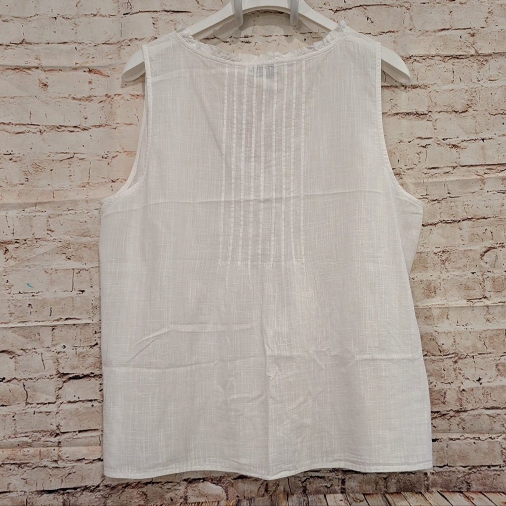 ๐ SALE ๐ NWT Vineyard Vines Women's White Sleeveless Pintuck Top - Picture 8 of 9